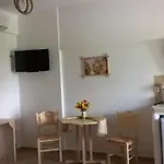 Gyrouli 1 Pera Gyalos