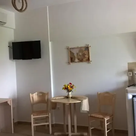 Gyrouli 1 Pera Gyalos